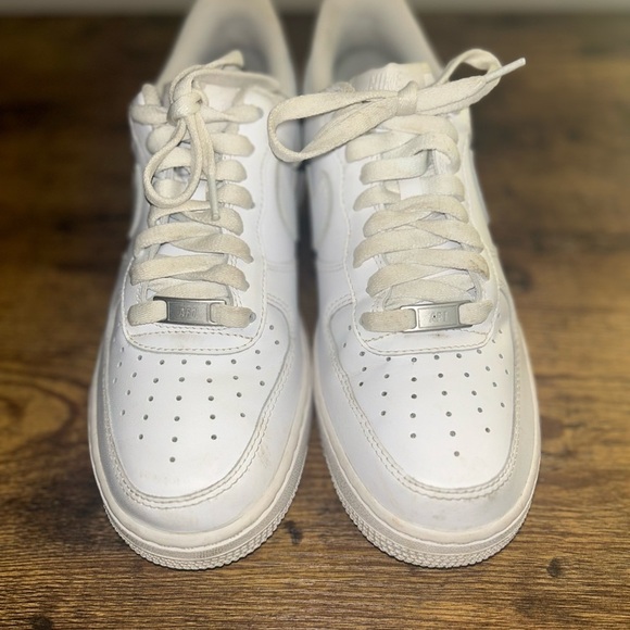 Nike Women’s Air Force 1 White Sneakers size 9 - Picture 2 of 8